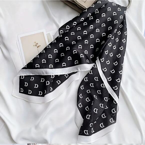 Elegant Black and White Designer Scarf - Picture 5 of 8